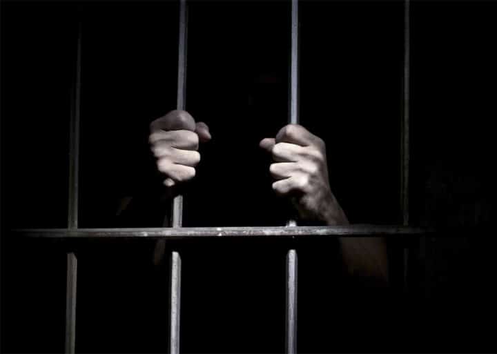 6 mois de prison